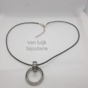 ketting van waxkoord met hanger