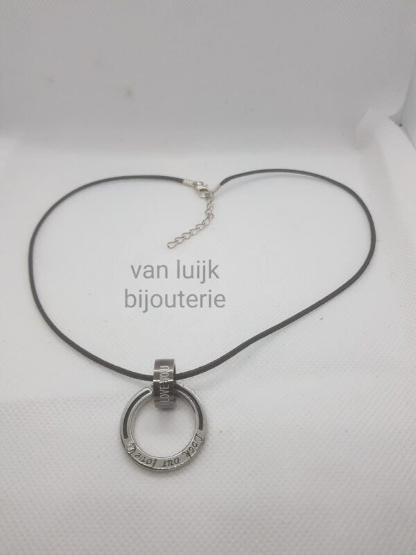 ketting van waxkoord met hanger